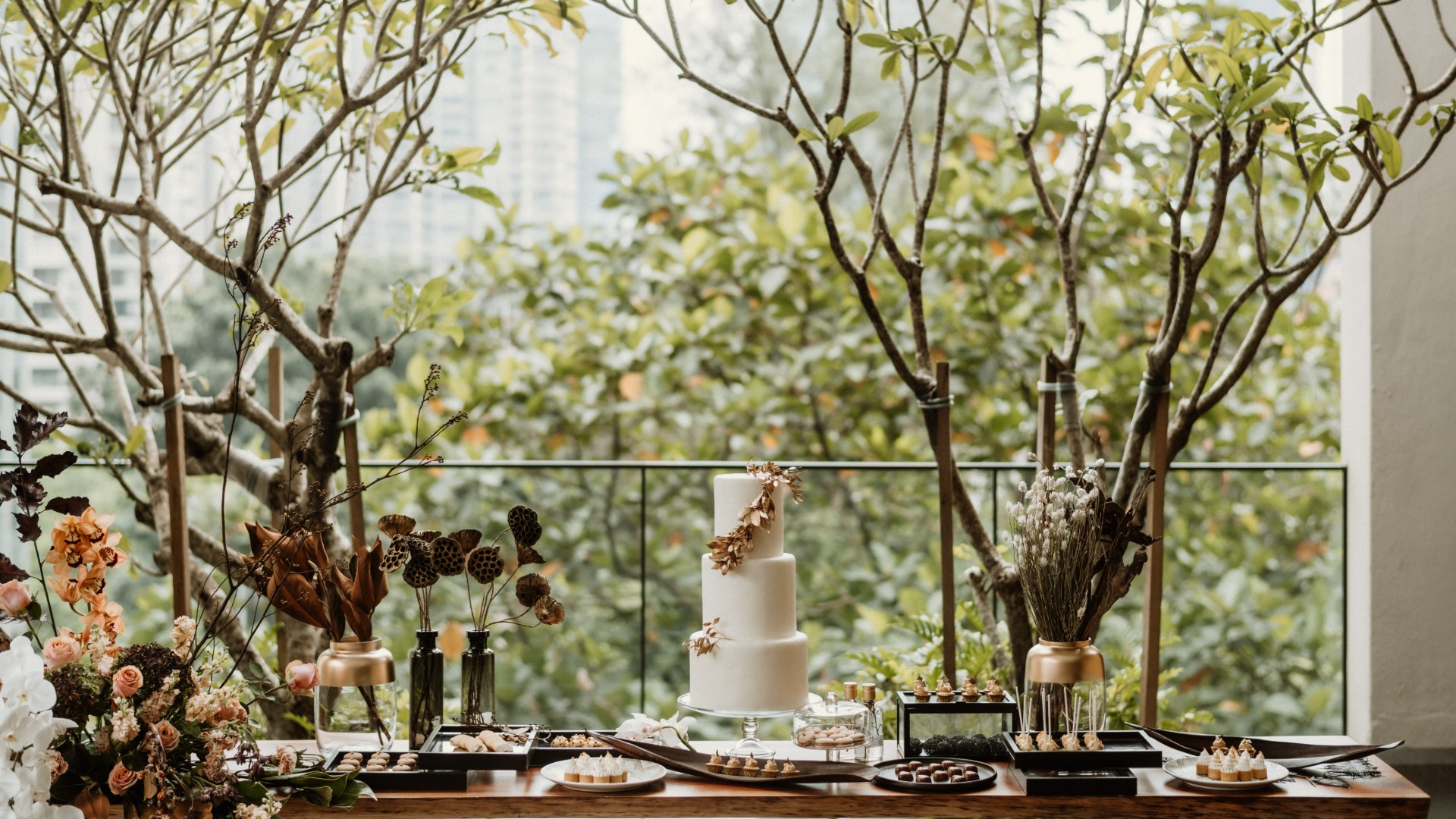 Floral wedding table décor at The RuMa Hotel & Residences