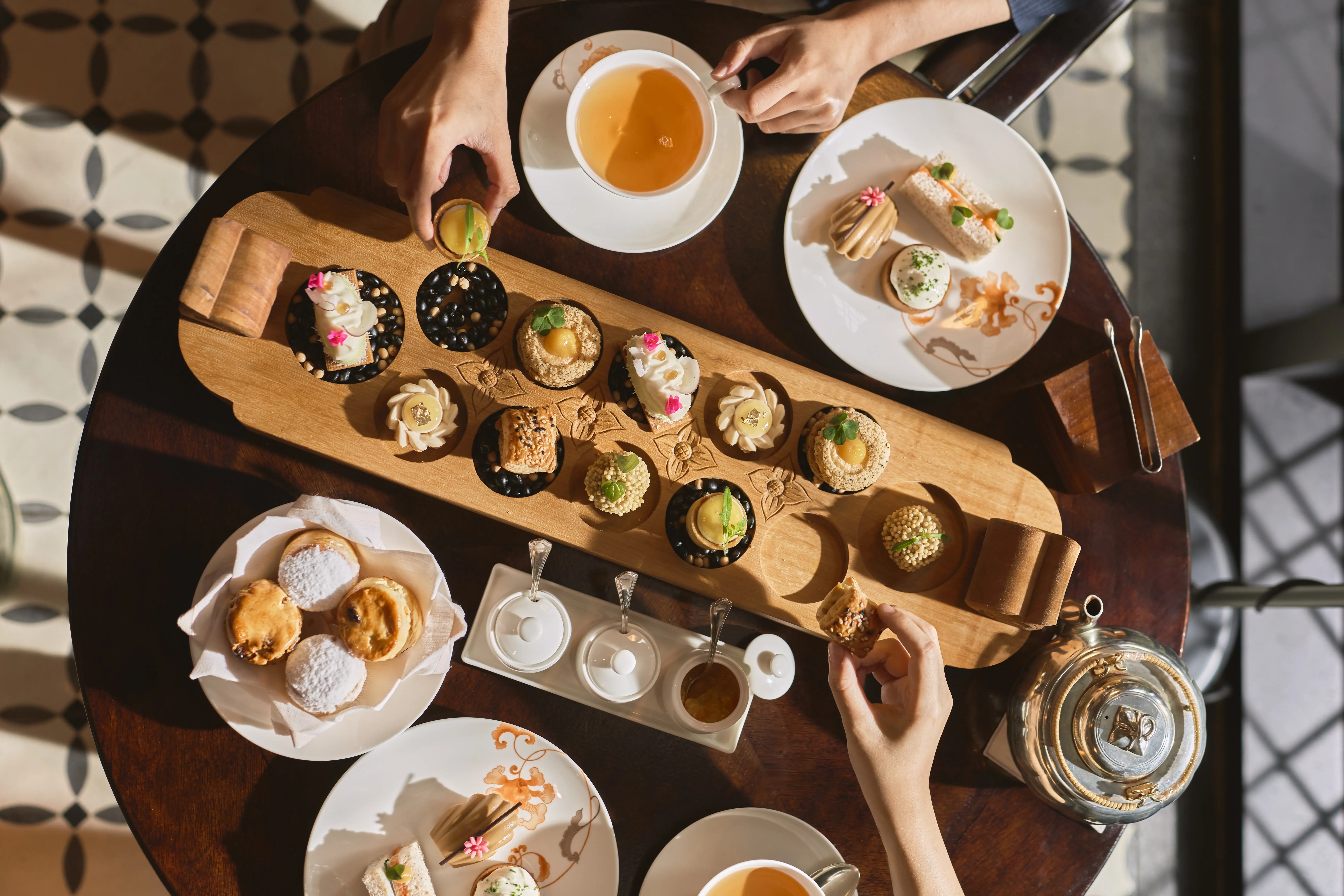 The LIBRARI high tea
